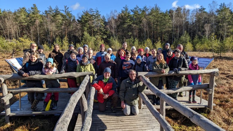 Mitglieder des Naturparkvereins bei einem Pflegeeinsatz, © Naturpark Heidenreichsteiner Moor
