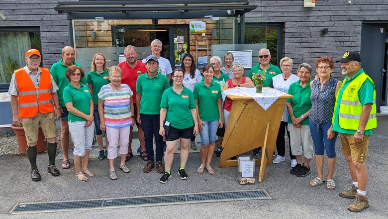 Einige Mitglieder als Unterstützung beim Naturparkfest, © Horst Dolak