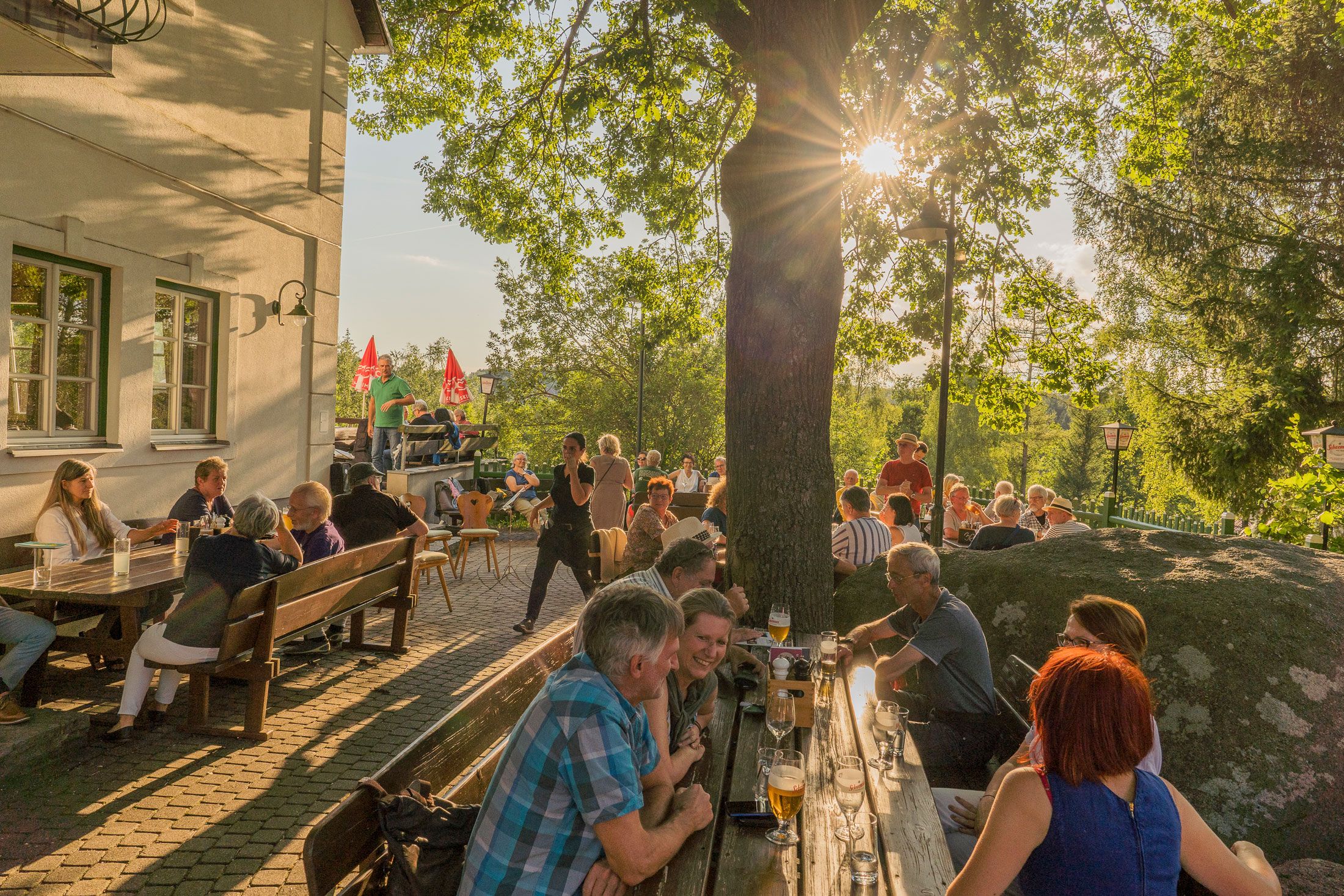 Terrasse des Dortwirt im Sommer