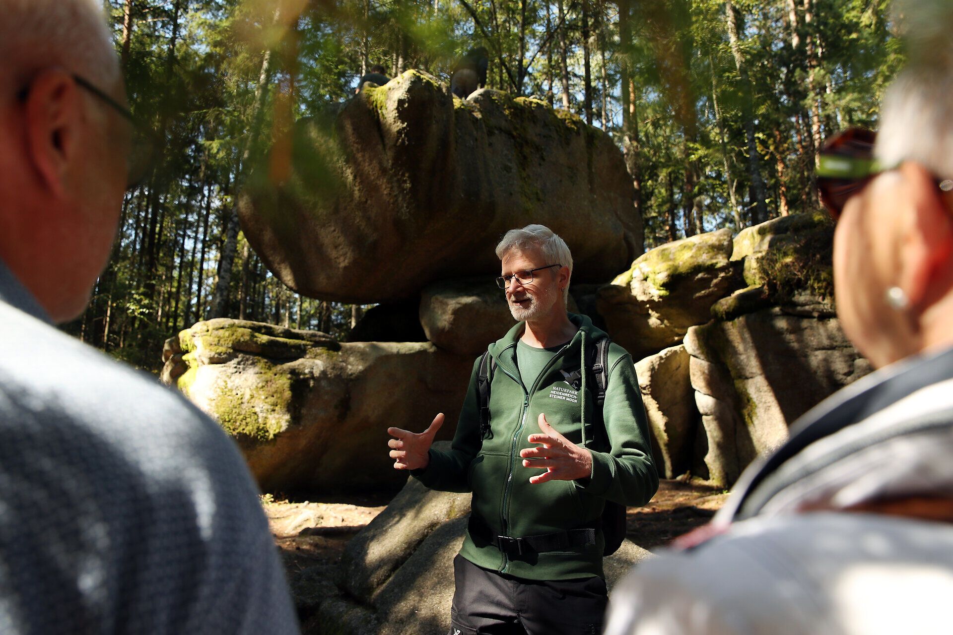 Ein Naturvermittler erzählt etwas rund um den Naturpark Heidenreichsteiner Moor. 